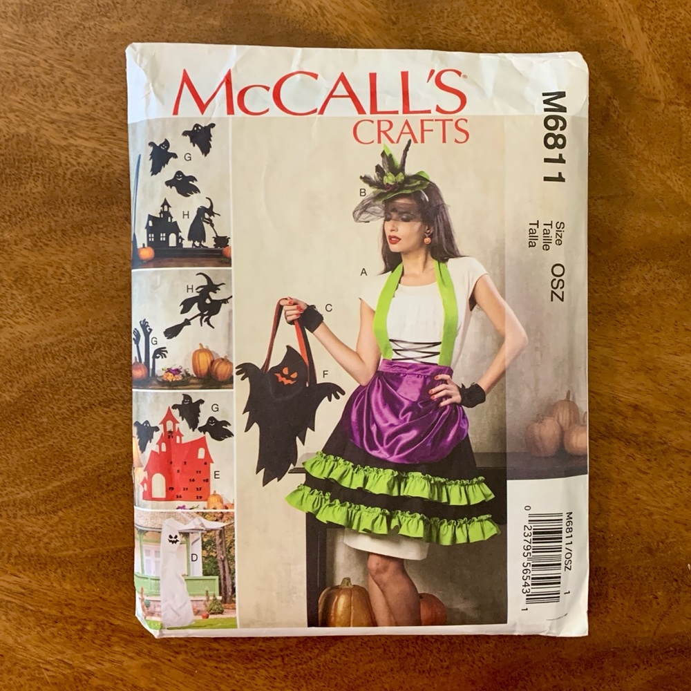 Uncut #2 McCall’s Crafts M6811 (2013) Halloween decor, fact fold sewing pattern